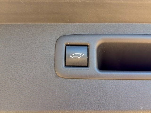 2023 Toyota Highlander LE - Photo 23