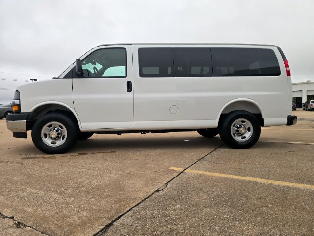 2026 Chevrolet Express Passenger LT - Photo 7
