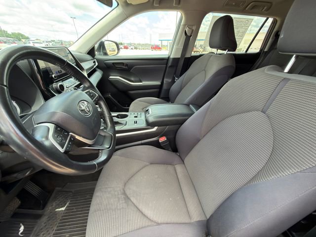 2023 Toyota Highlander LE - Photo 23