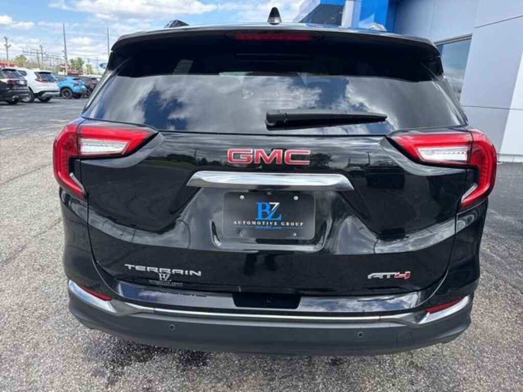 Used 2024 GMC Terrain AT4 SUV