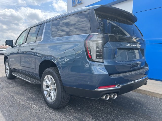 2025 Chevrolet Suburban Premier photo 3
