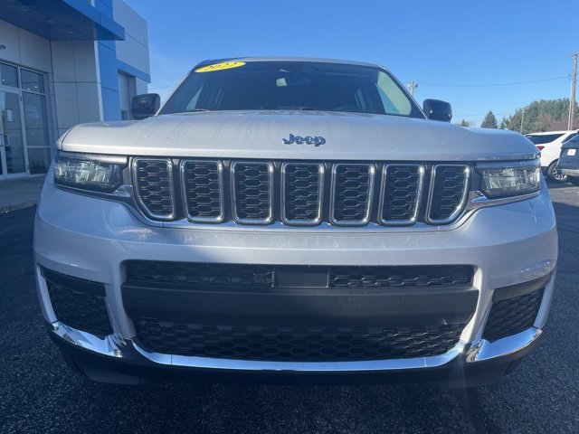 2022 Jeep Grand Cherokee Laredo photo 2