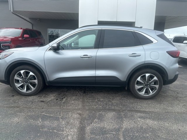 2023 Ford Escape Hybrid Platinum photo 2