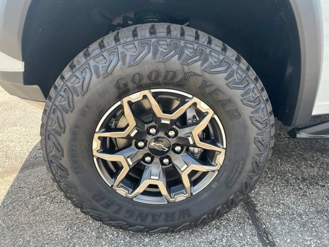 2026 Chevrolet Colorado ZR2 - Photo 10