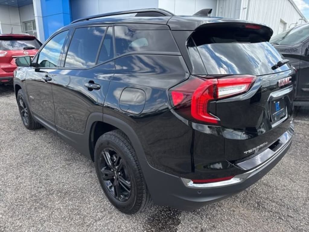 Used 2024 GMC Terrain AT4 SUV