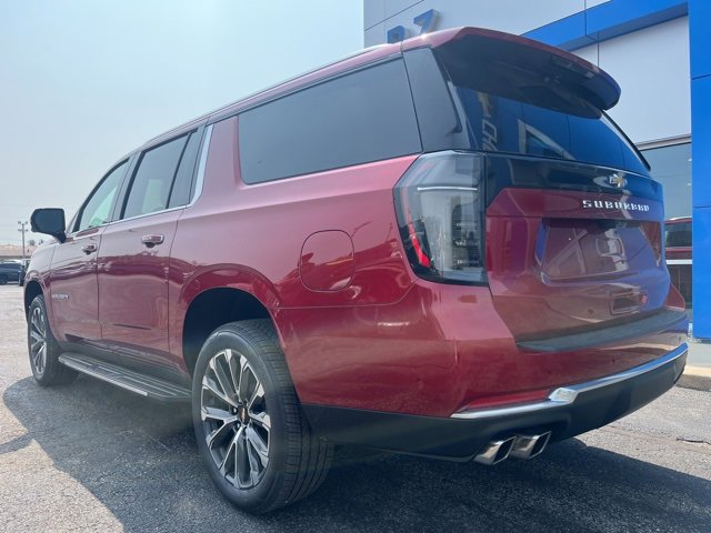 2025 Chevrolet Suburban High Country photo 2