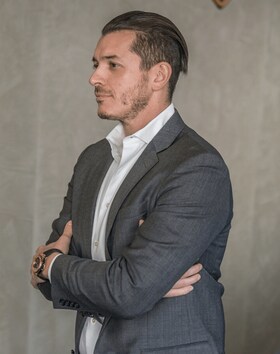 Staff member Leo Kalogeropoulos from d09ff0df38d4