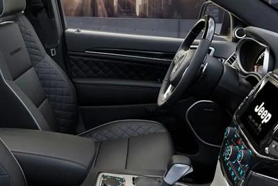 2021 Jeep Grand Cherokee interior