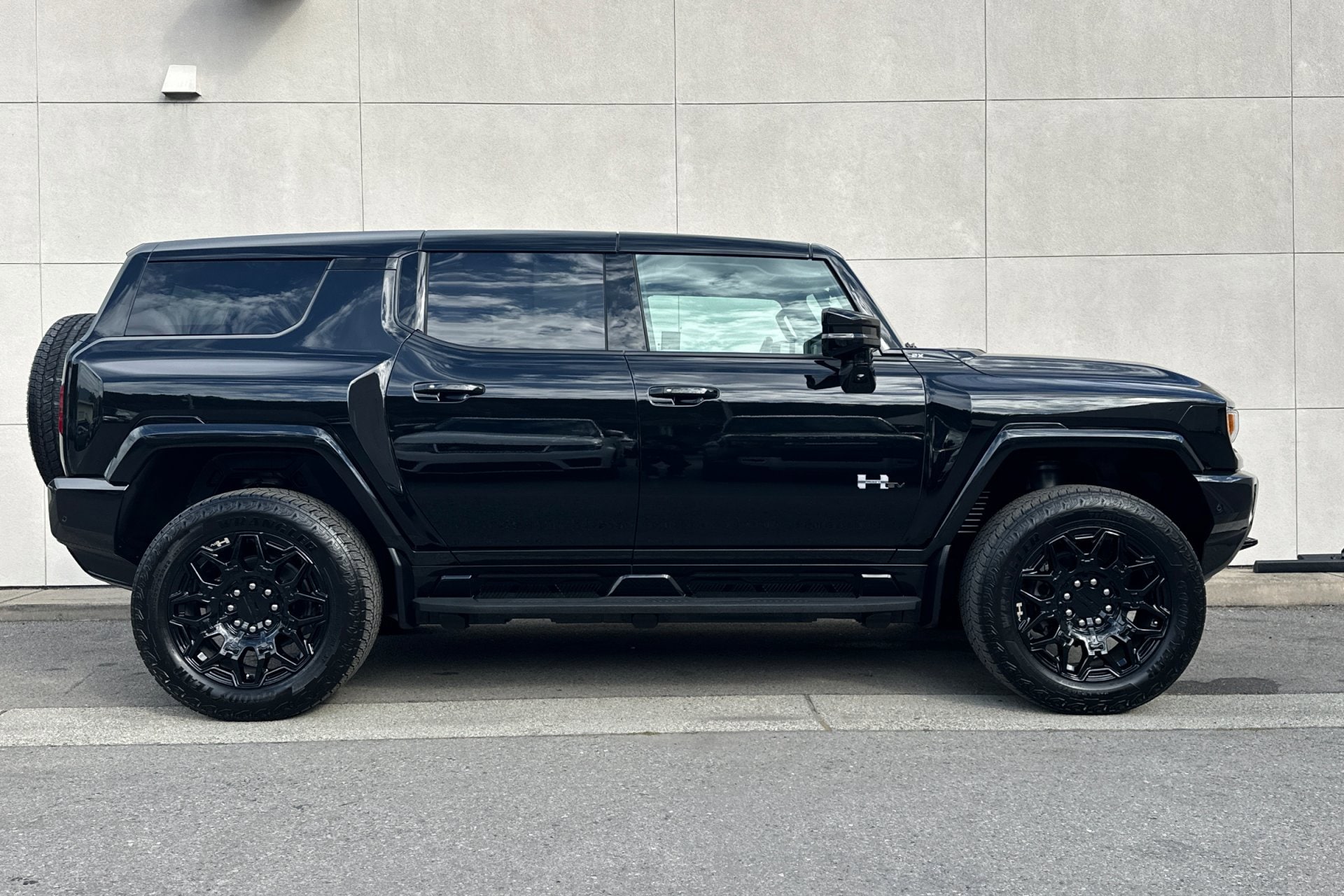 2025 GMC Hummer EV SUV 2X photo 3