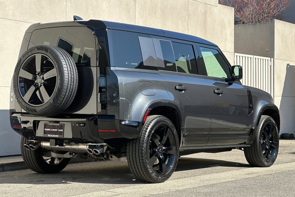 2026 Land Rover Defender 110 V8 photo 2