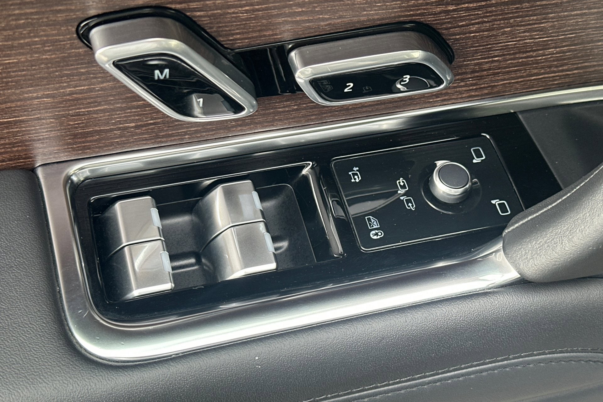 2023 Land Rover Range Rover SE - Photo 15