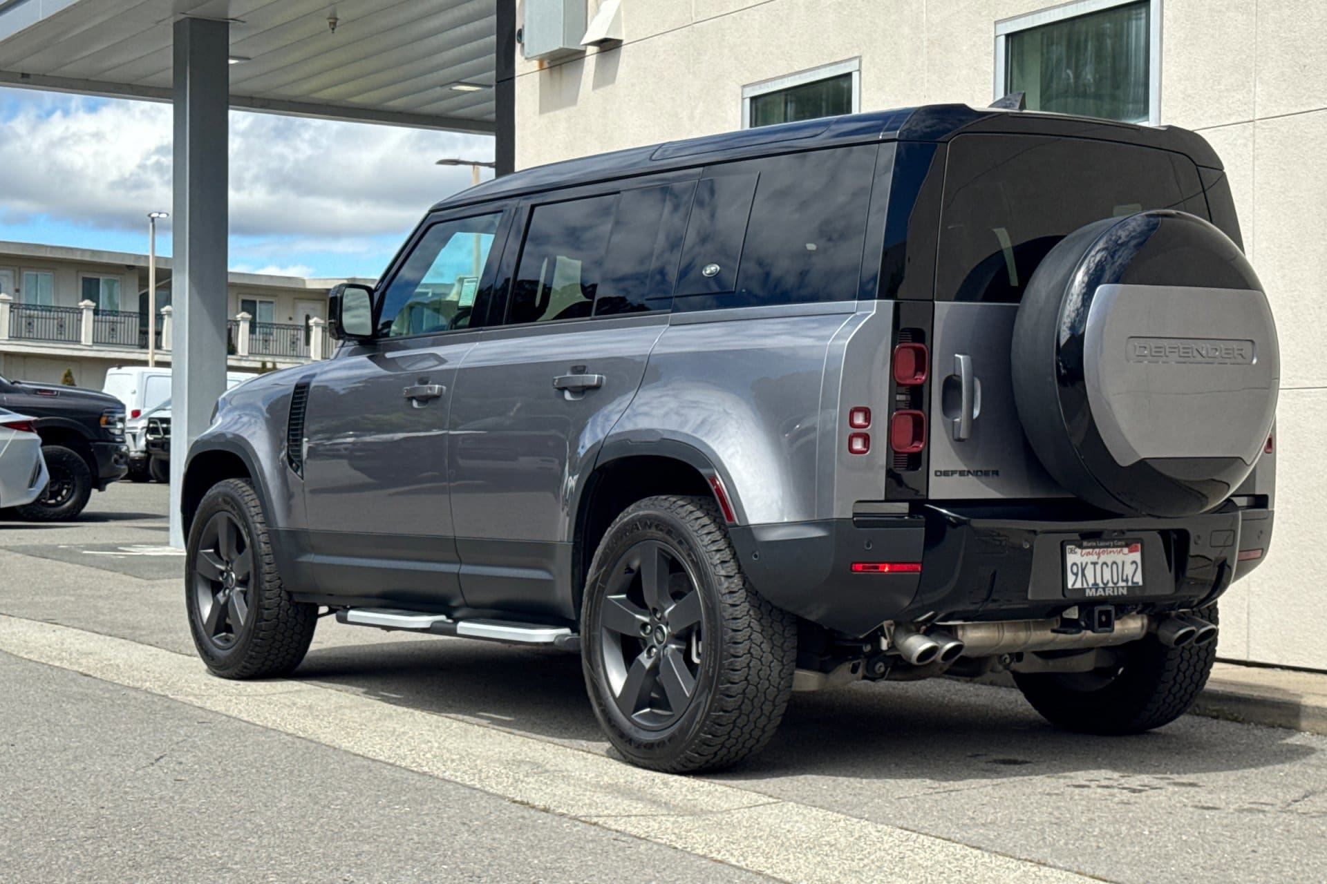 2024 Land Rover Defender SE photo 5