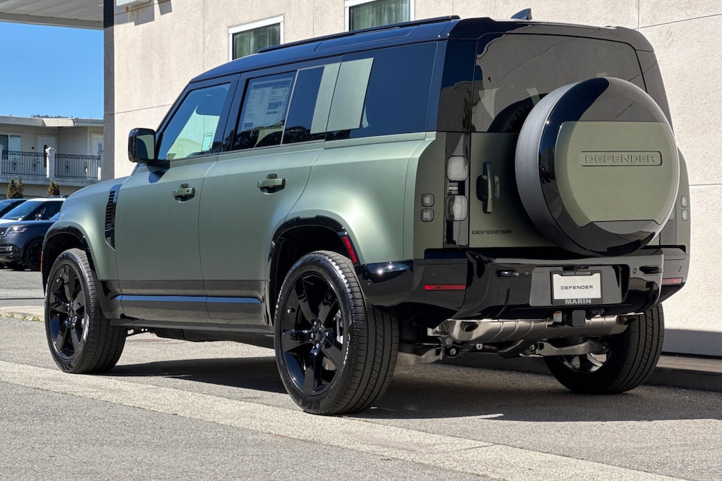 2026 Land Rover Defender 110 X-Dynamic SE photo 3