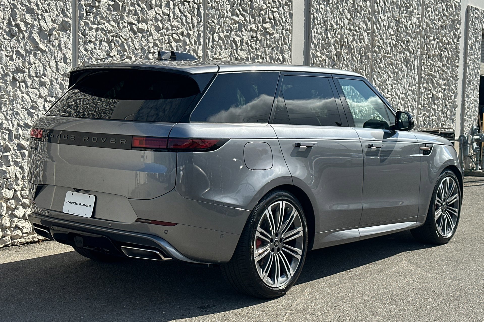 2025 Land Rover Range Rover Sport SE photo 2