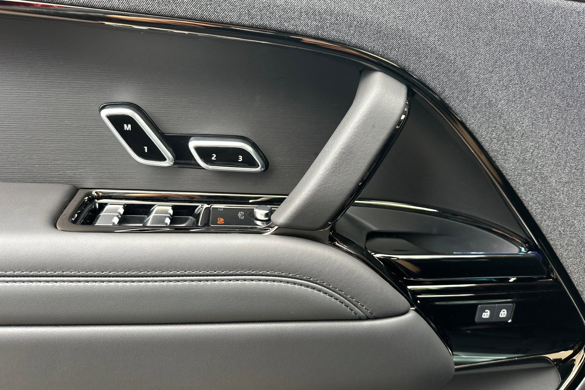2025 Land Rover Range Rover Sport Dynamic SE - Photo 14