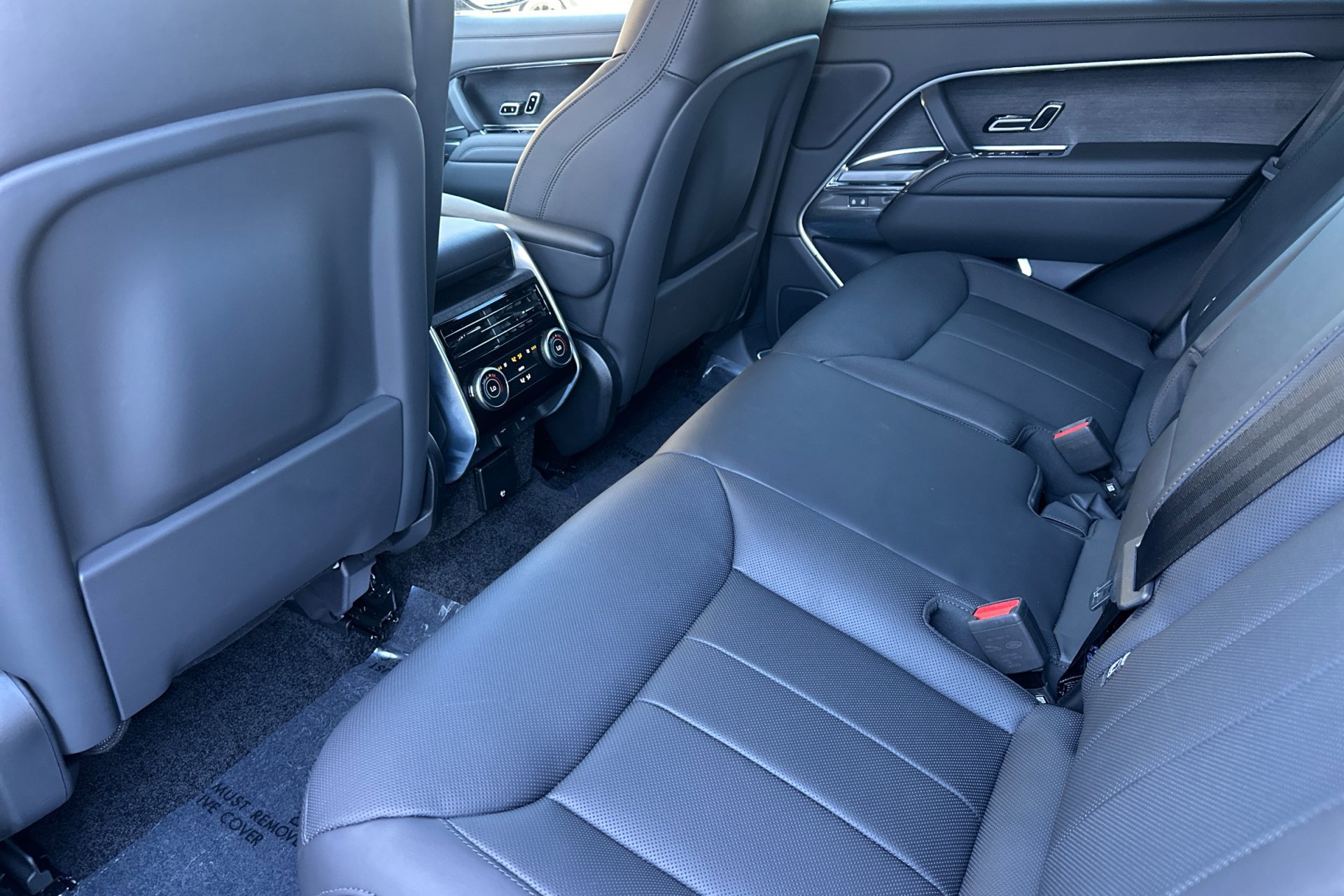 2025 Land Rover Range Rover SE photo 4