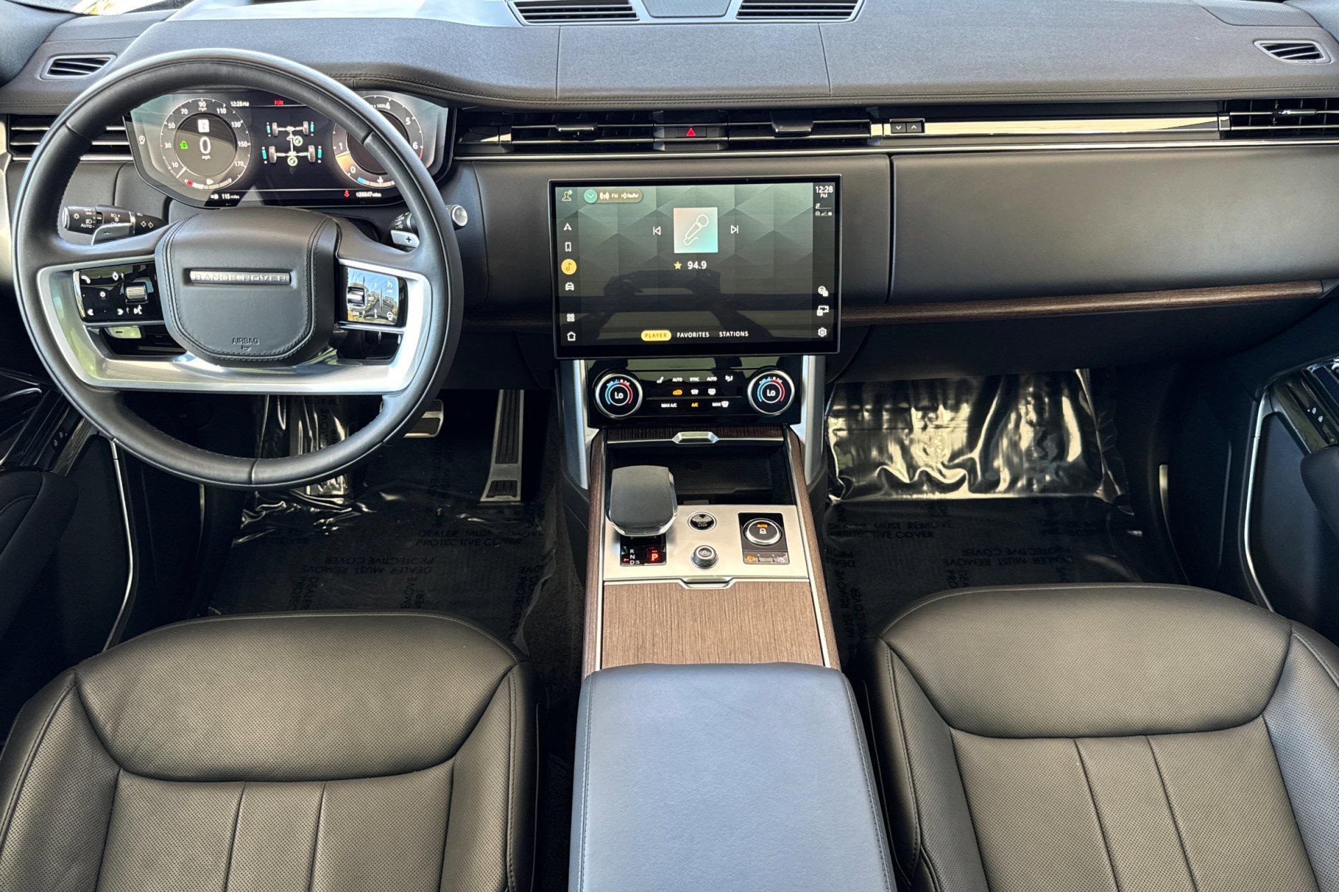 2023 Land Rover New Range Rover P530 SE photo 2