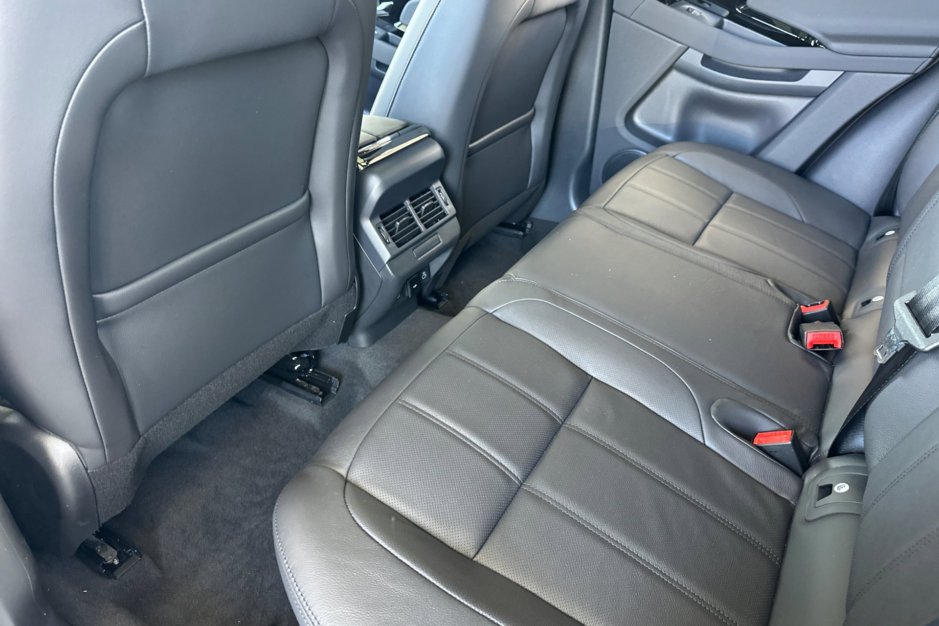 2026 Land Rover Range Rover Evoque Dynamic SE photo 4
