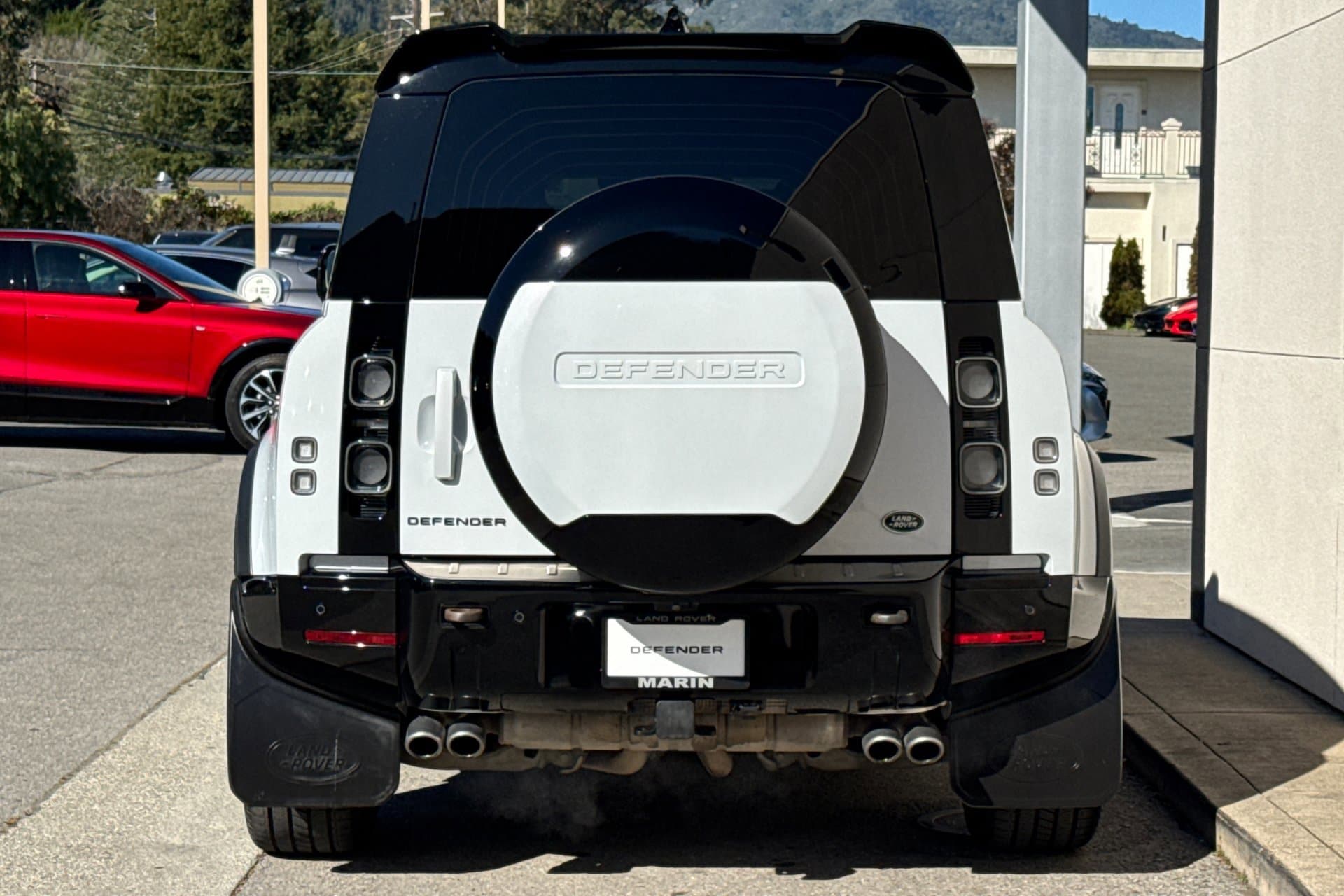 2023 Land Rover Defender V8 photo 6