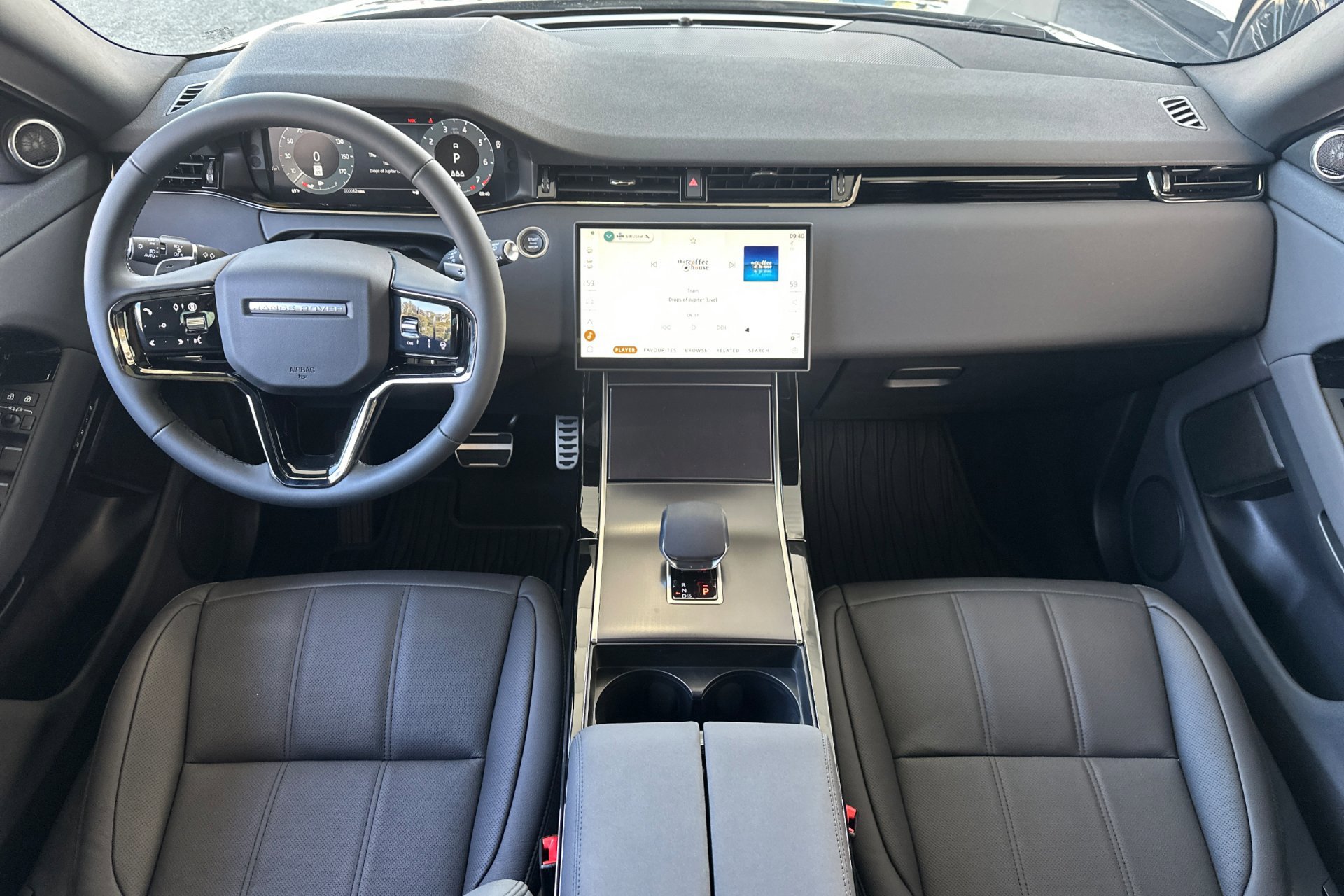 2026 Land Rover Range Rover Evoque Dynamic SE photo 3