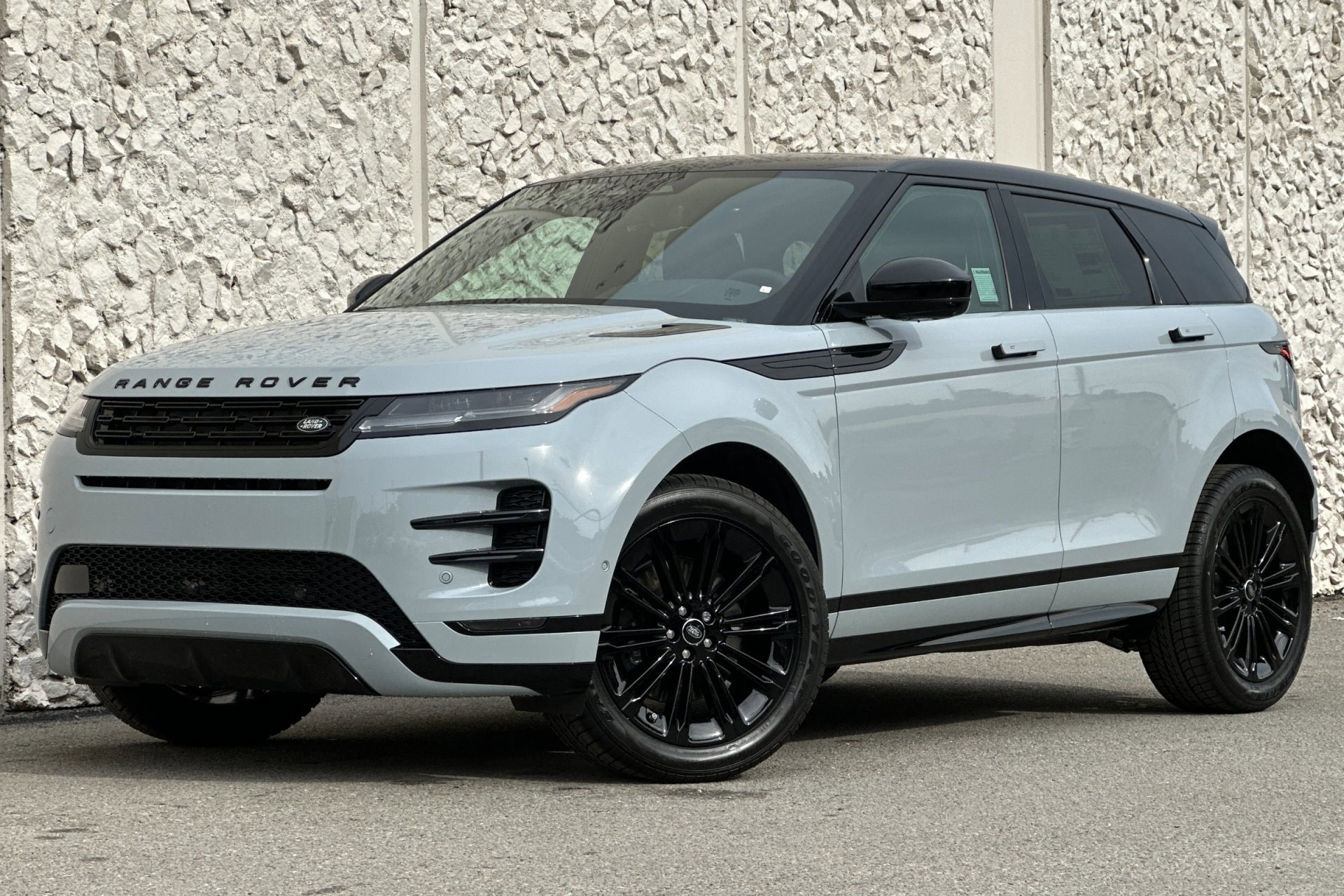 2026 Land Rover Range Rover Evoque Dynamic SE