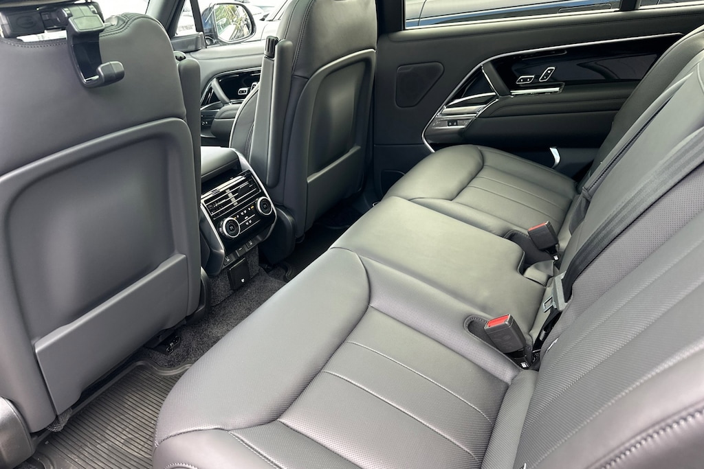 2026 Land Rover Range Rover SE photo 4
