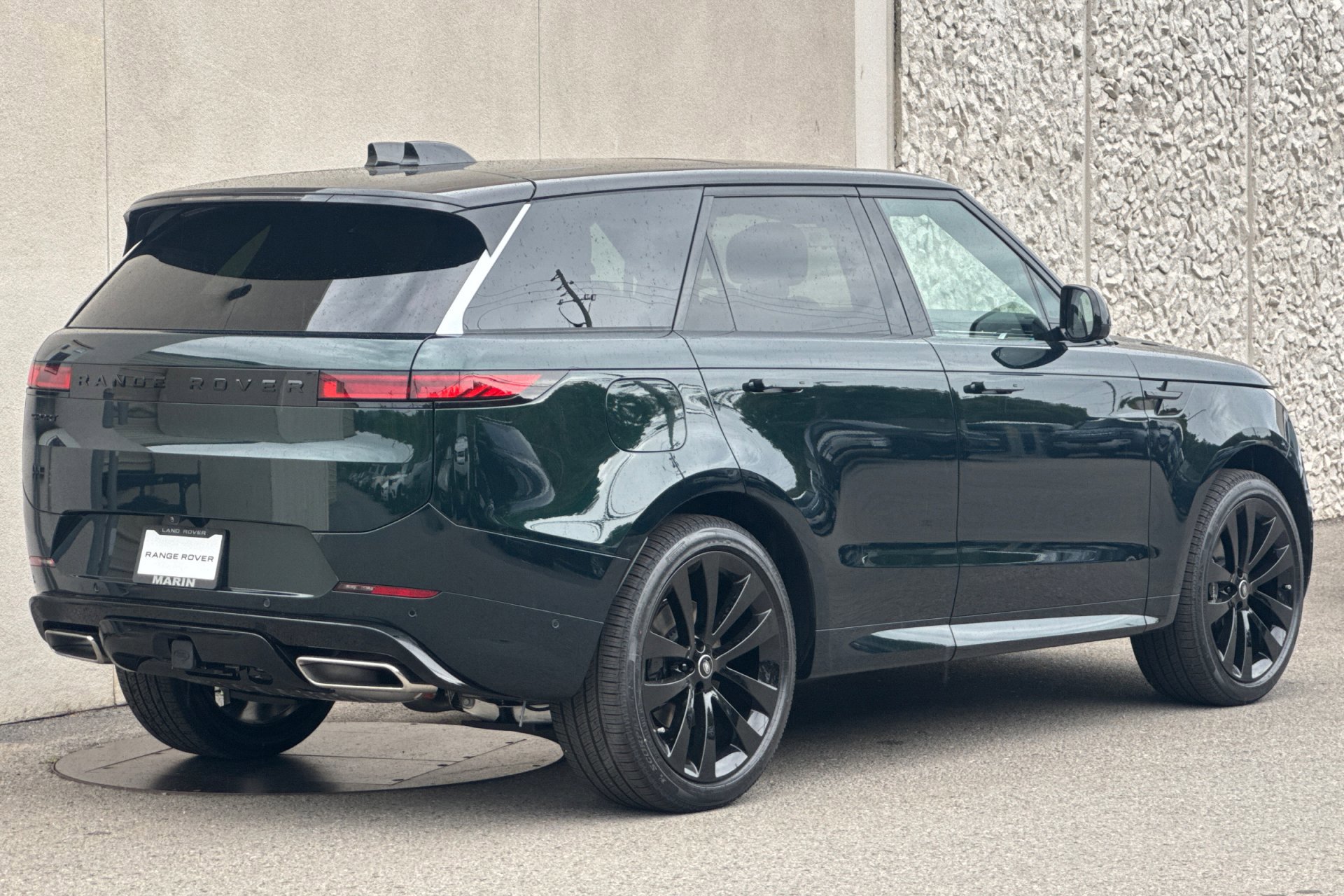 2025 Land Rover Range Rover Sport SE photo 2