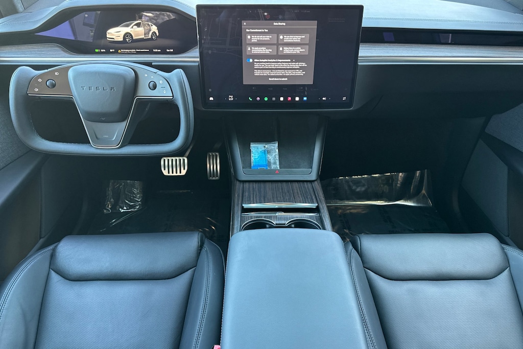 2023 Tesla Model X Standard Range photo 3