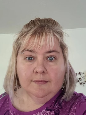 Staff member Kristin Stoerker from ID_40f8463b41cd