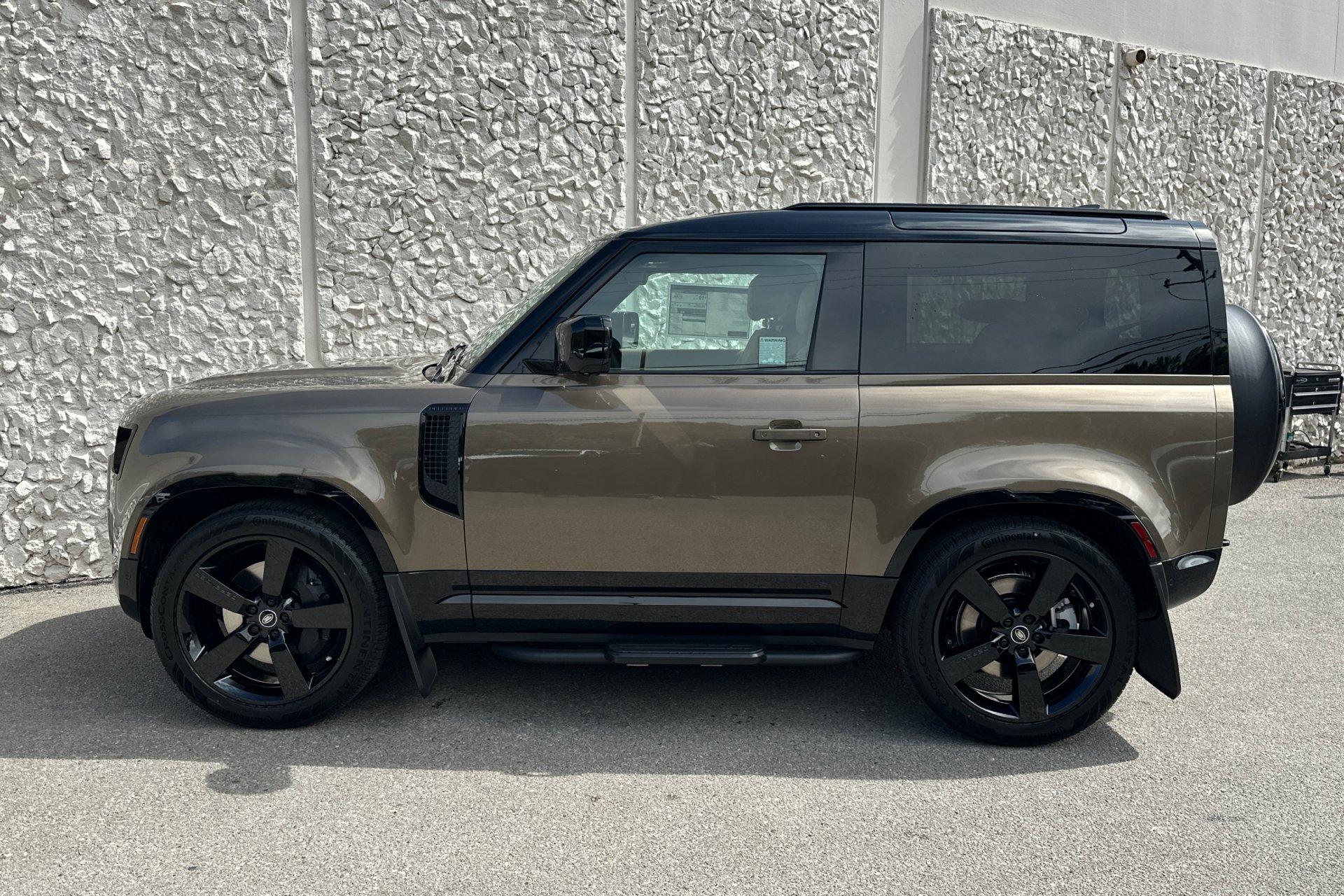 2025 Land Rover Defender 90 X-Dynamic SE photo 4