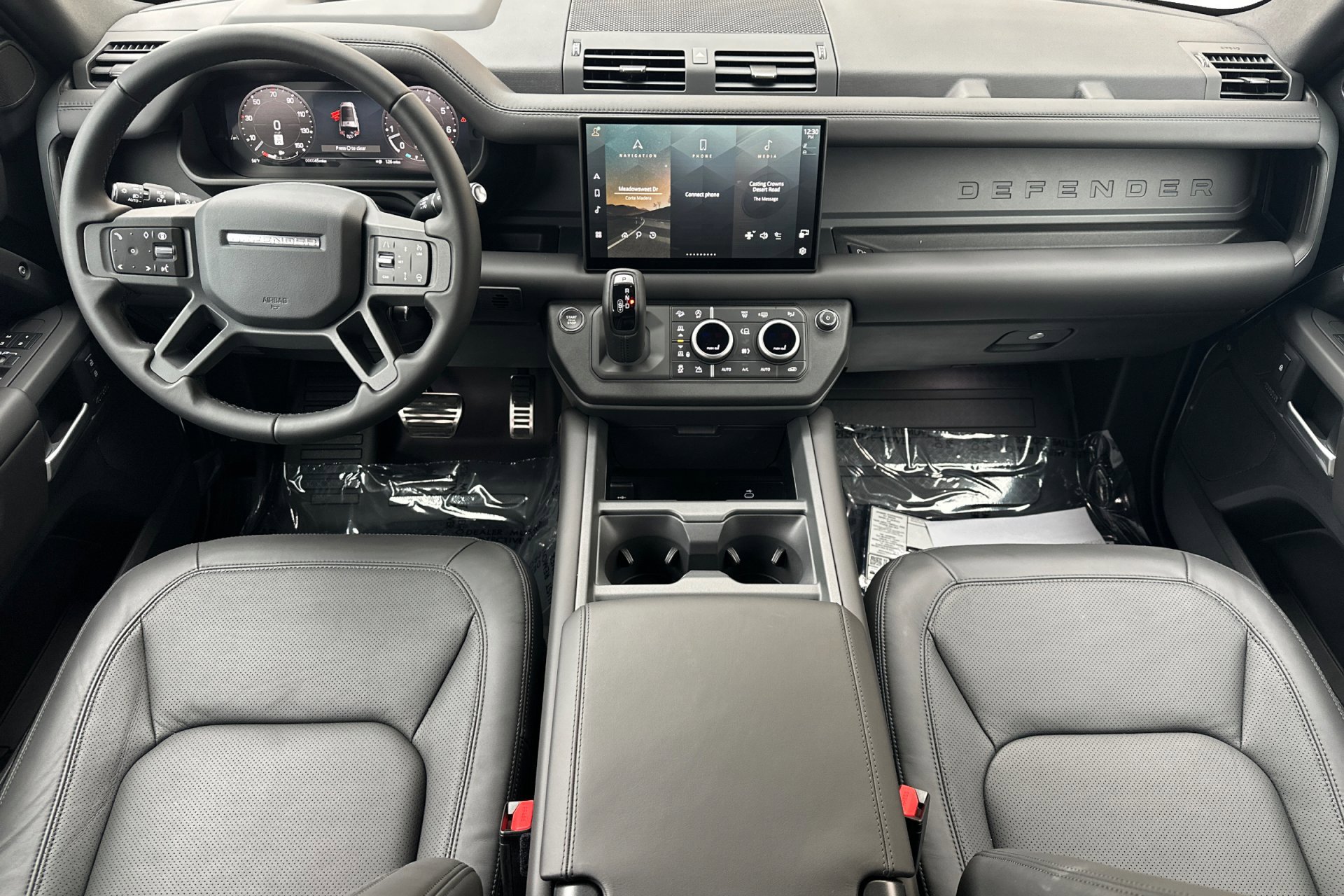 2025 Land Rover Defender 130 X-Dynamic SE photo 3