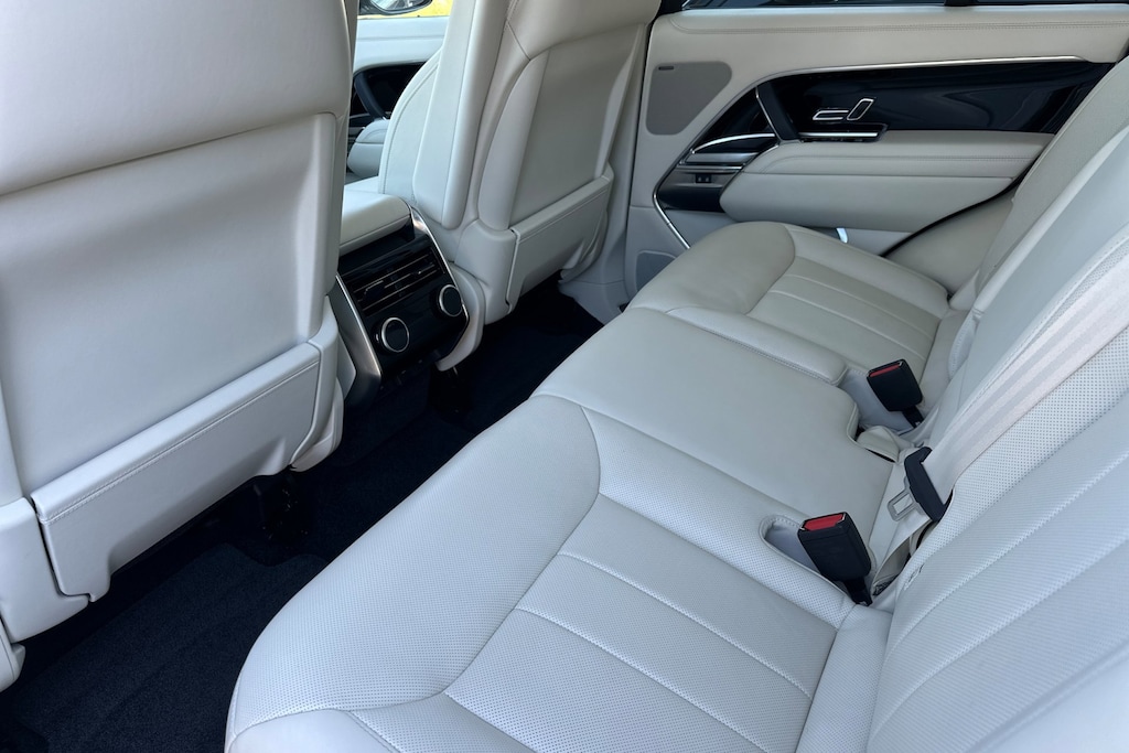 2023 Land Rover Range Rover SE photo 4
