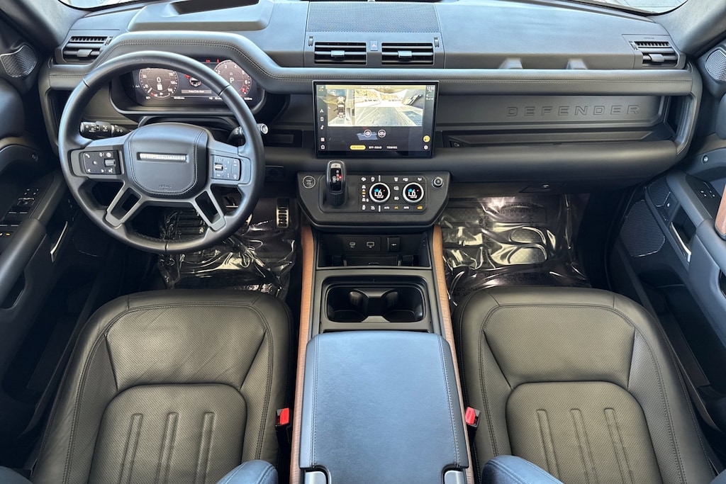 2024 Land Rover Defender 110 photo 3