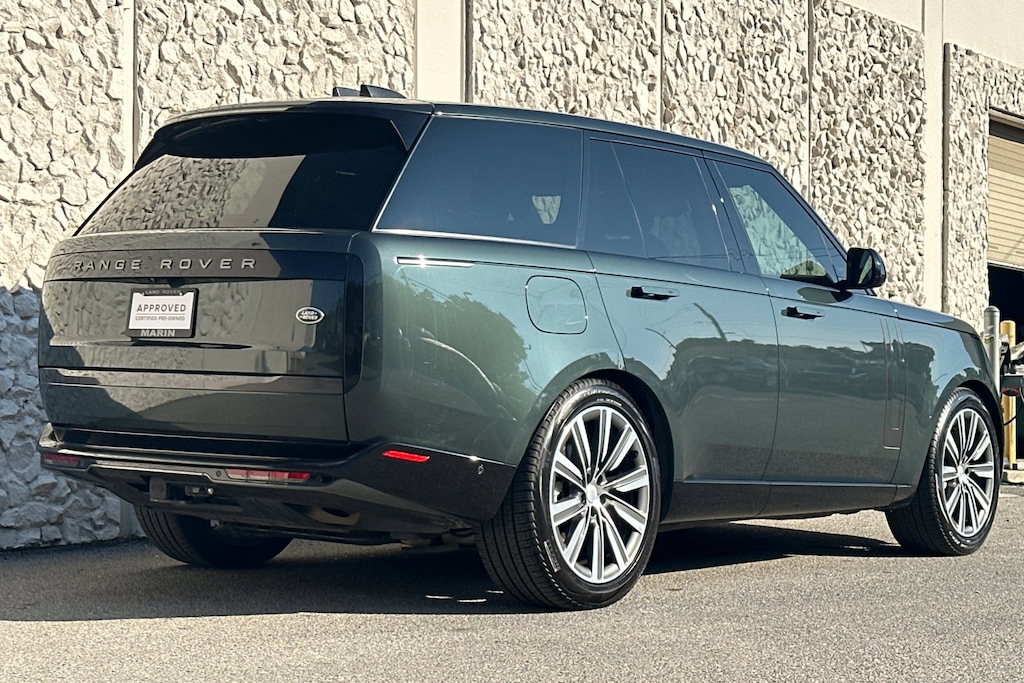 2023 Land Rover Range Rover SE photo 2