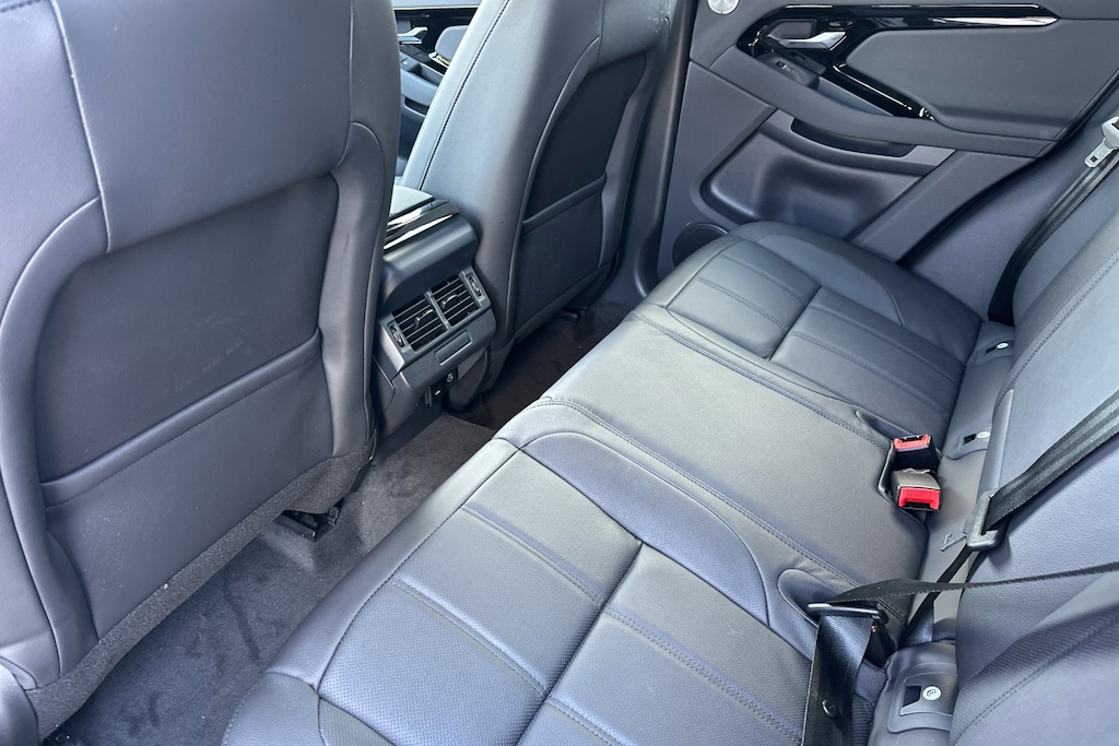 2026 Land Rover Range Rover Evoque Dynamic SE photo 2