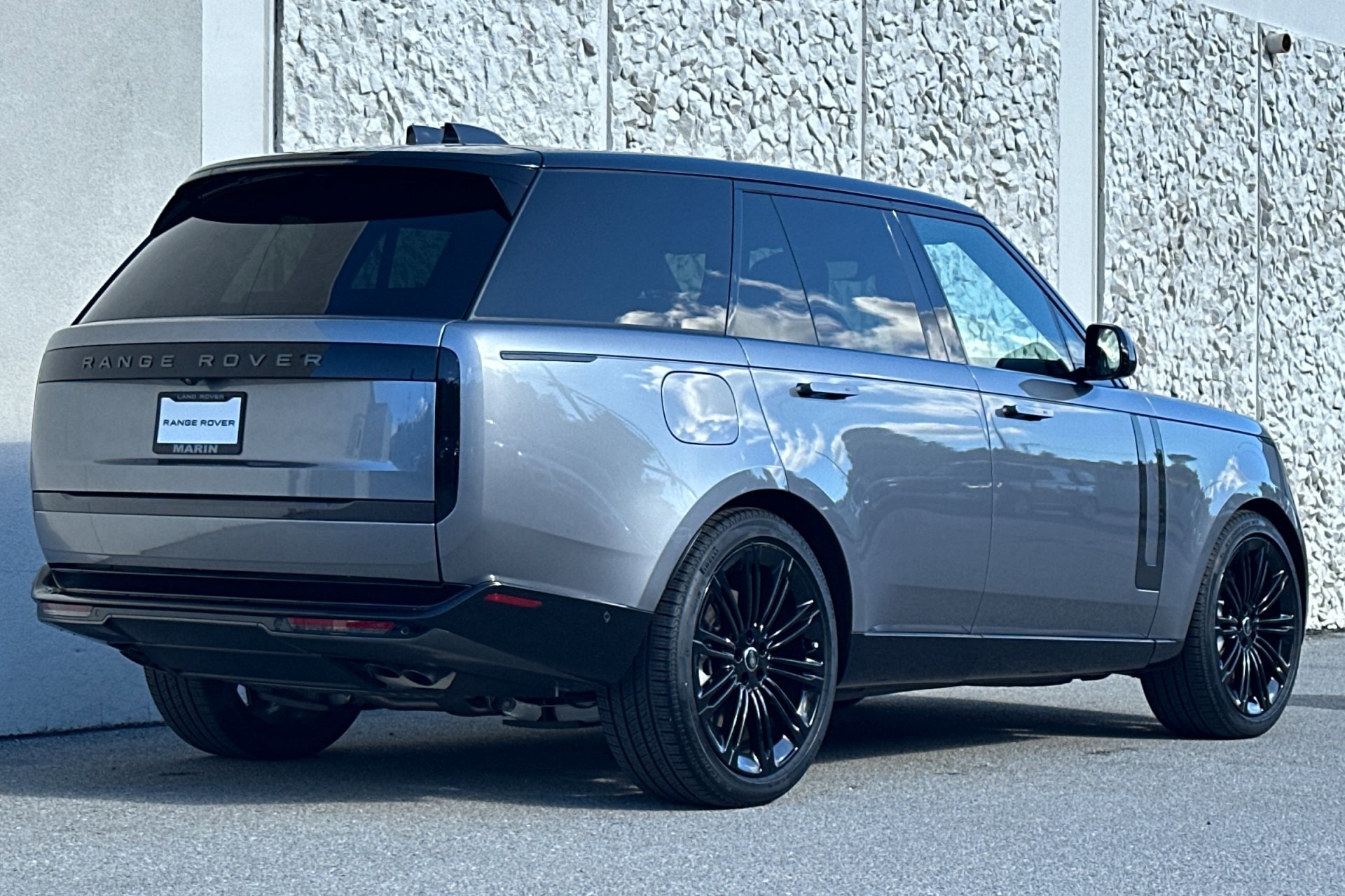 2025 Land Rover Range Rover SE photo 2