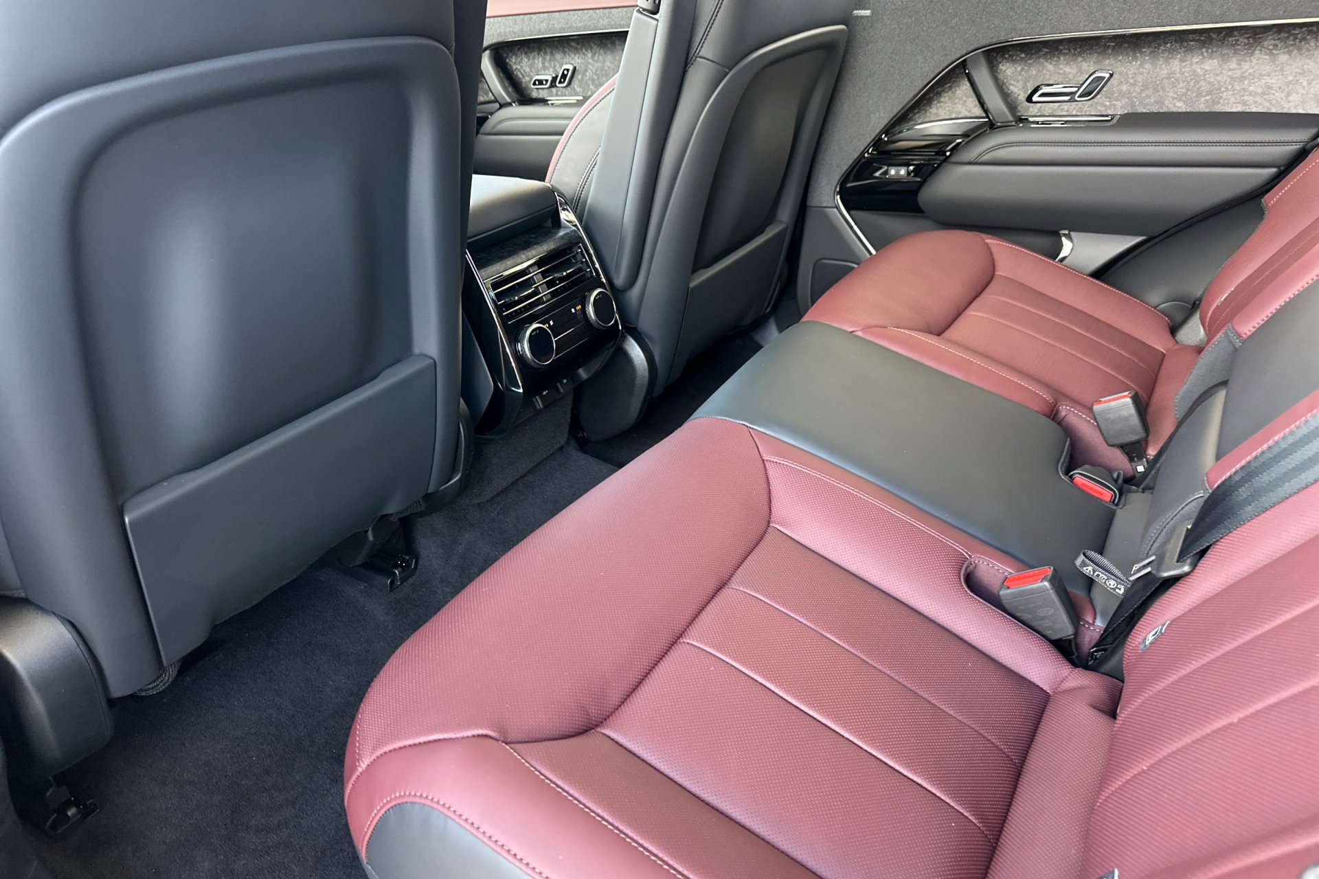 2025 Land Rover Range Rover Sport P400 Dynamic SE photo 4