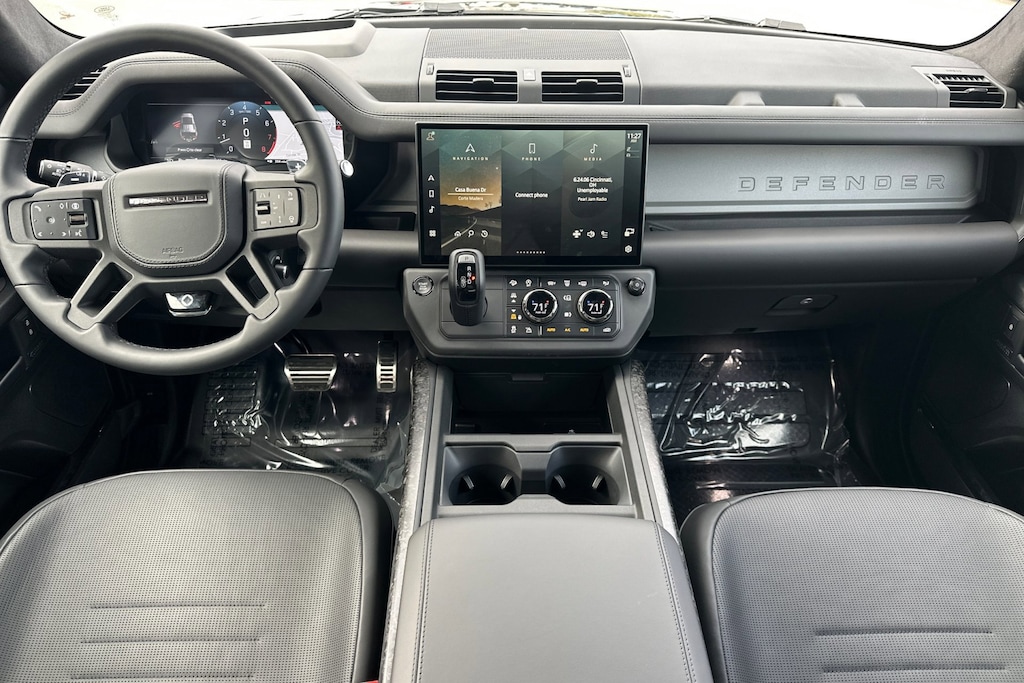 2026 Land Rover Defender 110 photo 3