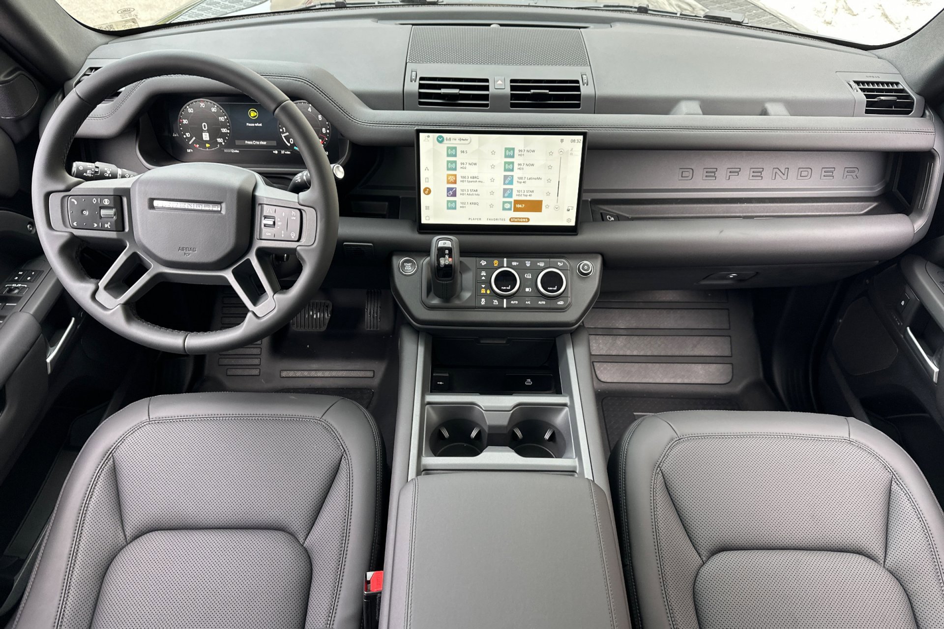 2025 Land Rover Defender 110 S photo 3