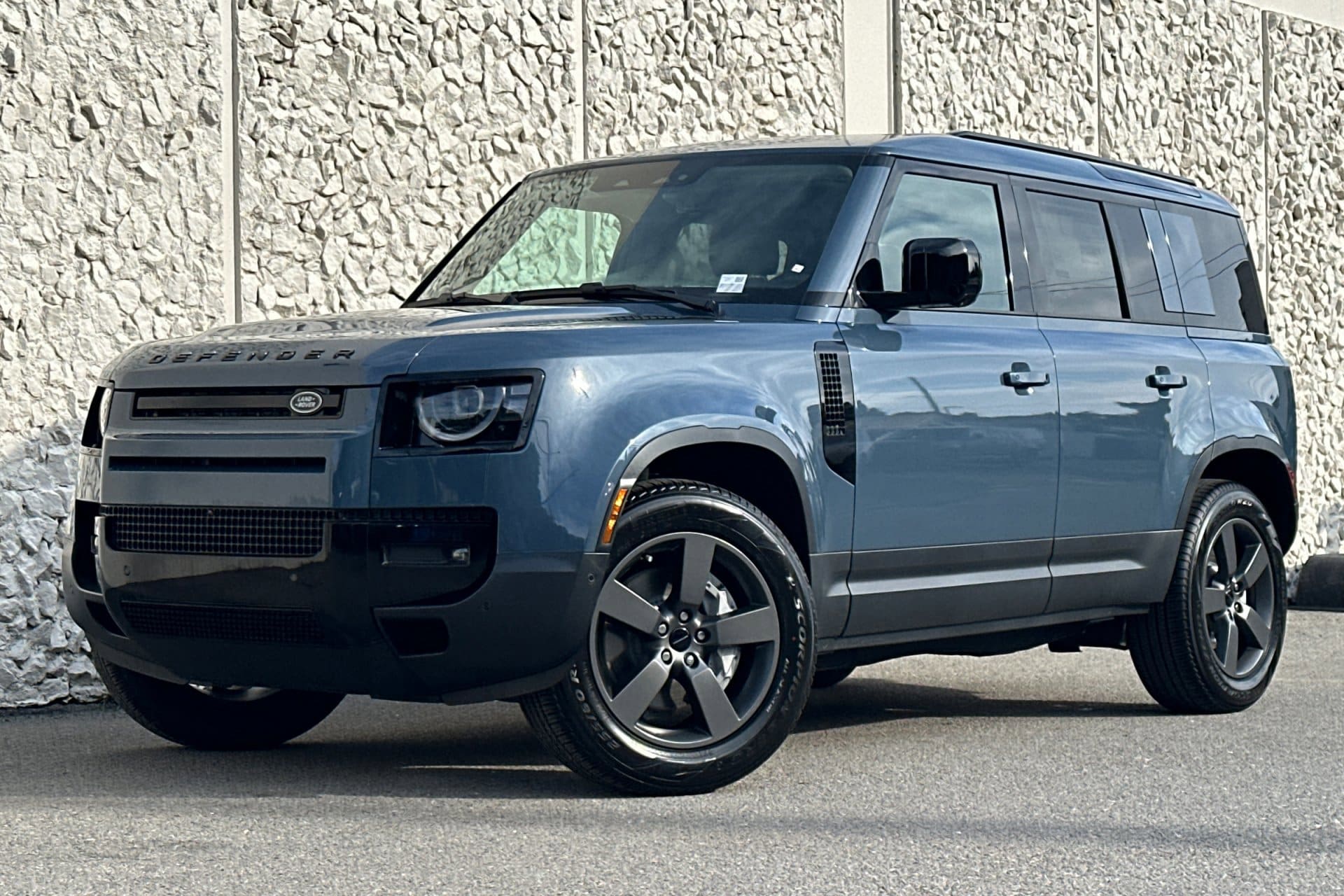 2026 Land Rover Defender S's photo