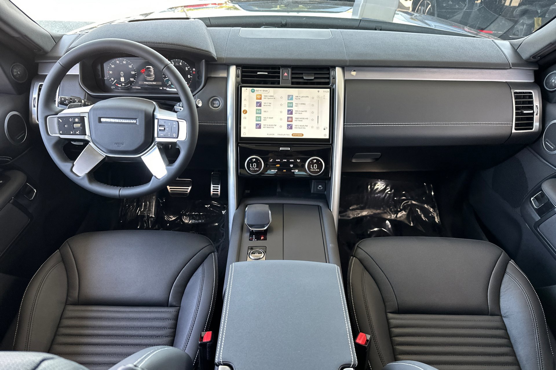 2025 Land Rover Discovery SE photo 2