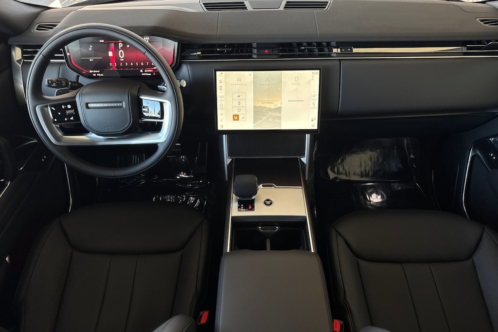 2026 Land Rover Range Rover SE photo 3