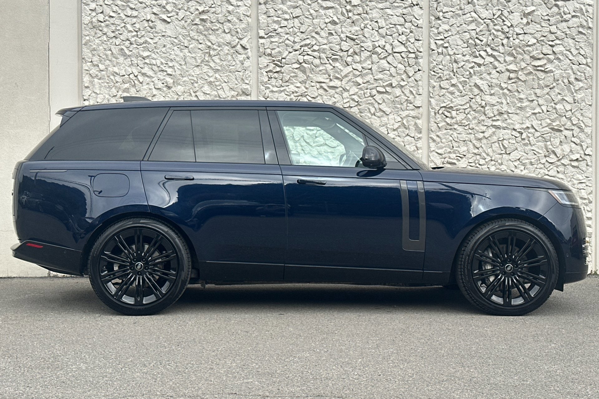 2023 Land Rover Range Rover SE - Photo 8