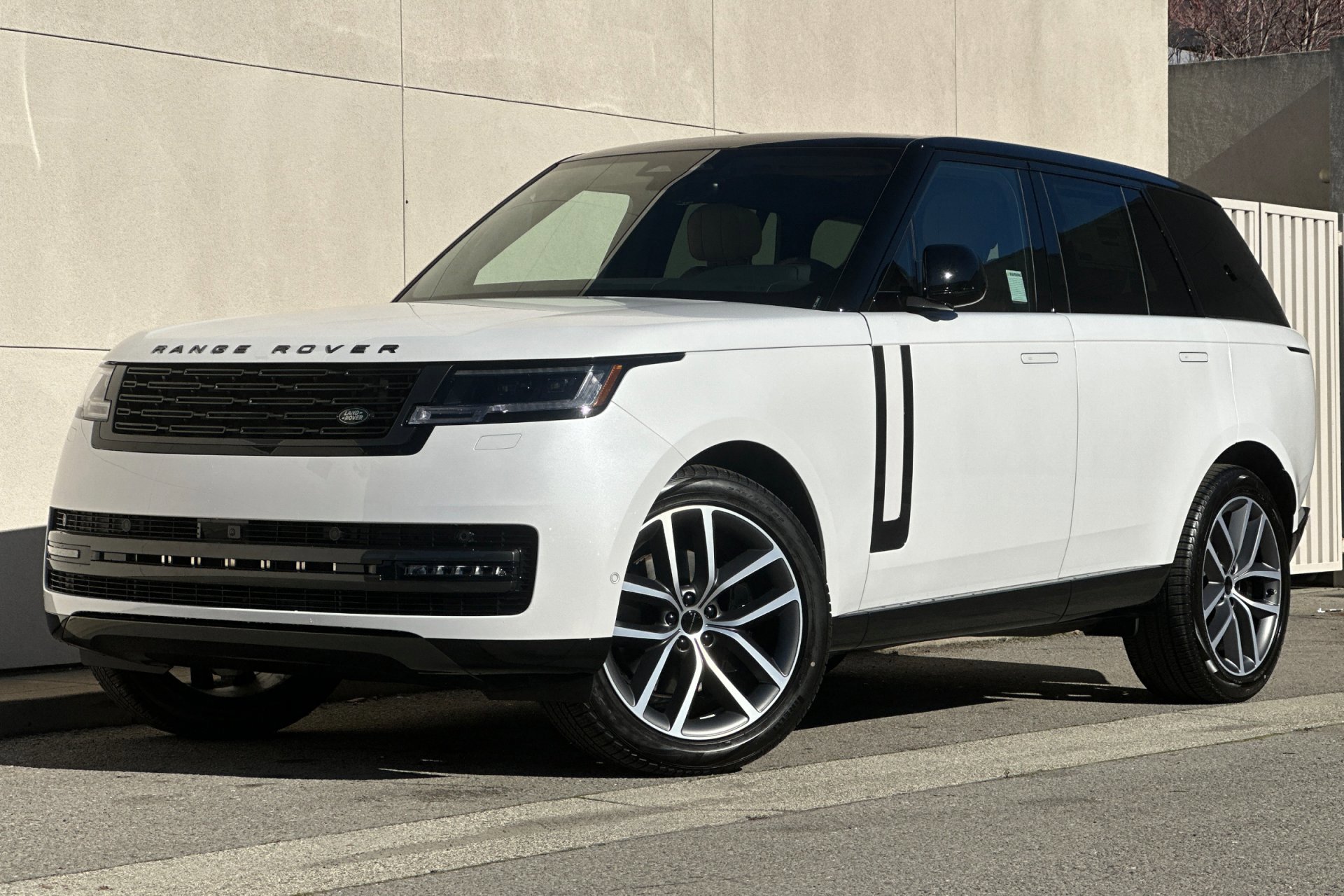 2026 Land Rover Range Rover SE's photo