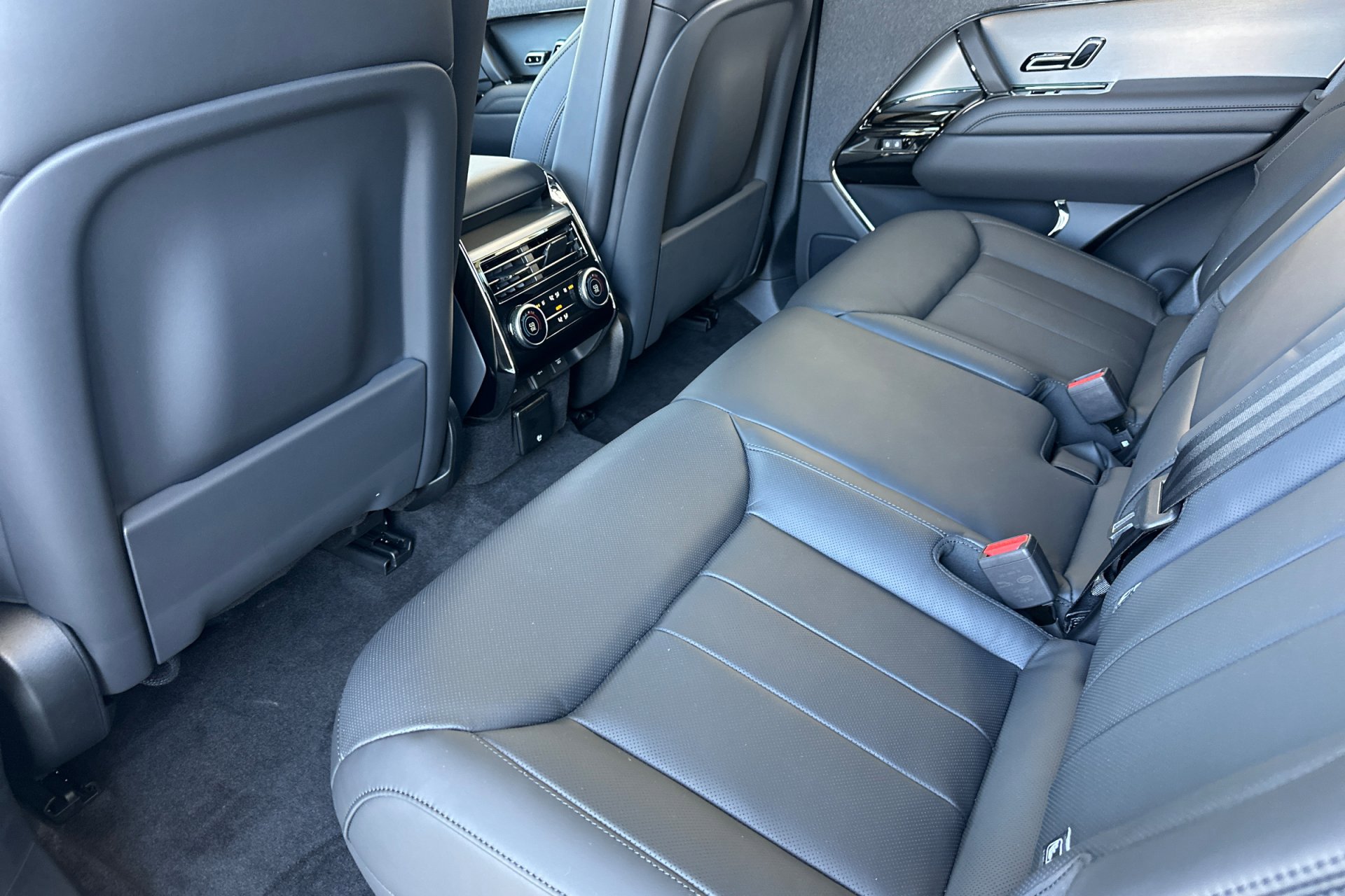 2025 Land Rover Range Rover Sport SE photo 2