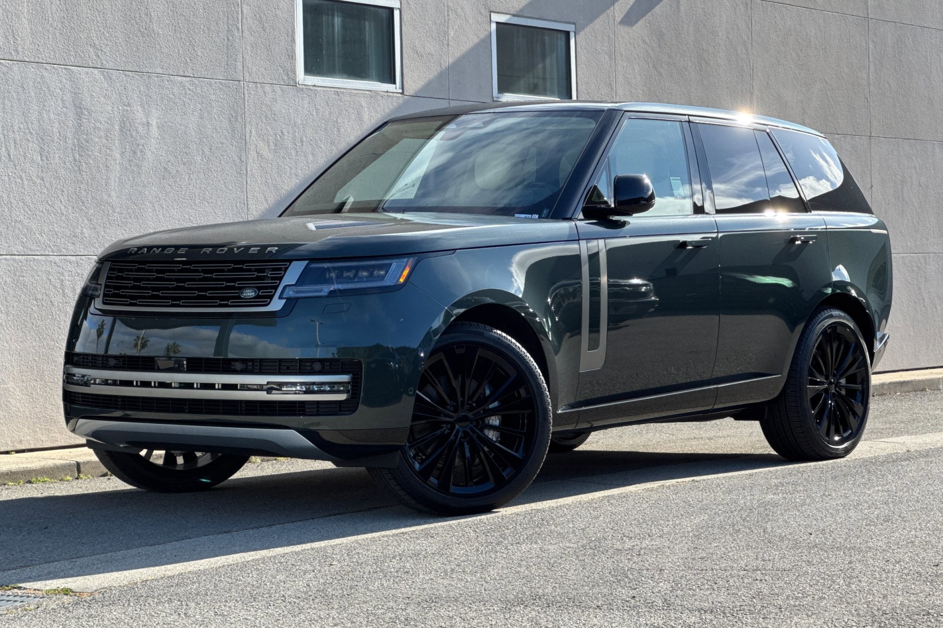 2025 Land Rover Range Rover SE photo 1