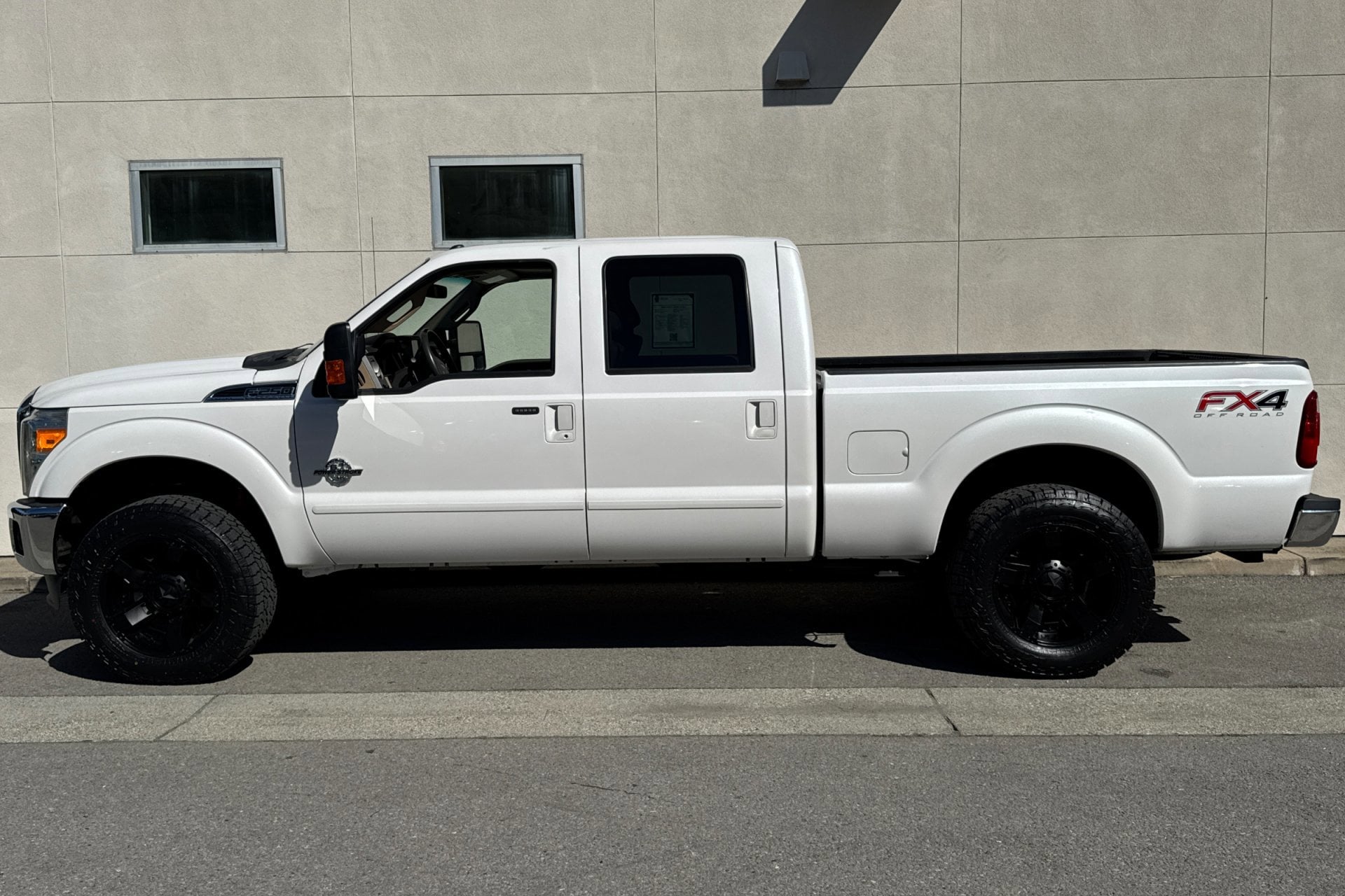 2016 Ford Super Duty F-250 SRW Lariat photo 4