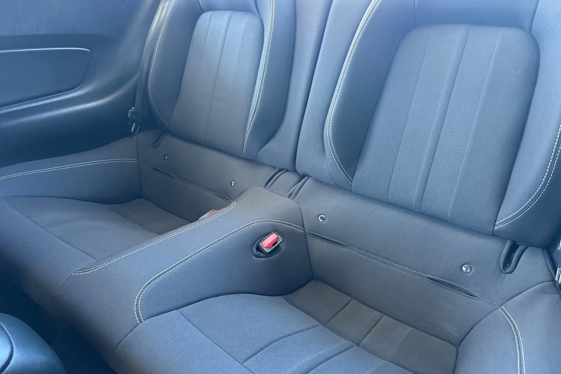 2021 Ford Mustang EcoBoost photo 4
