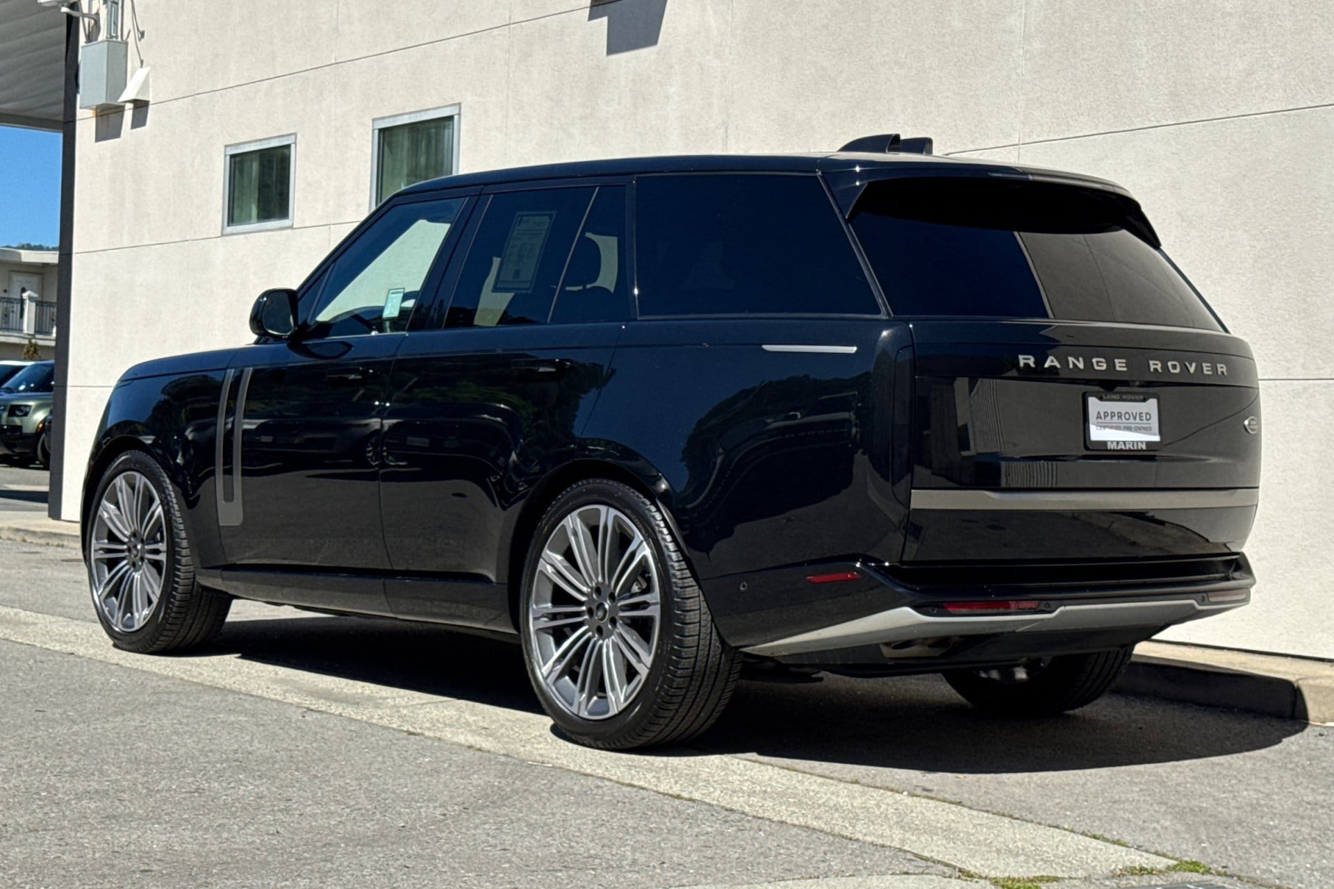 2023 Land Rover New Range Rover P530 SE photo 5