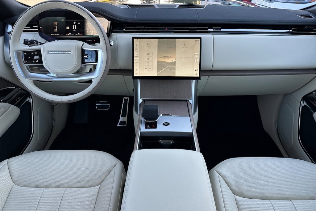 2026 Land Rover Range Rover SE photo 3